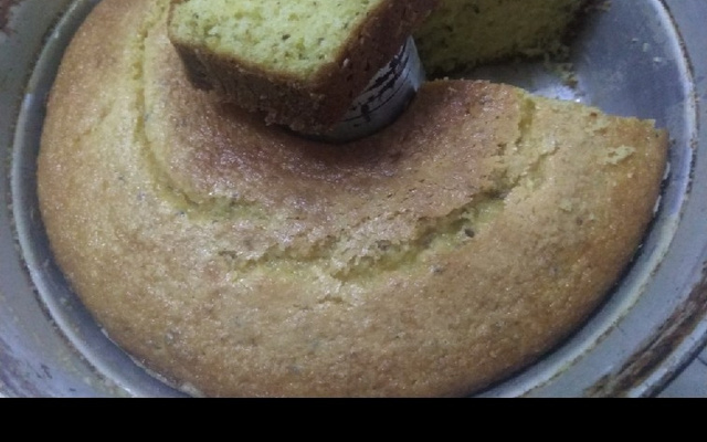 Bolo de fubá com erva doce