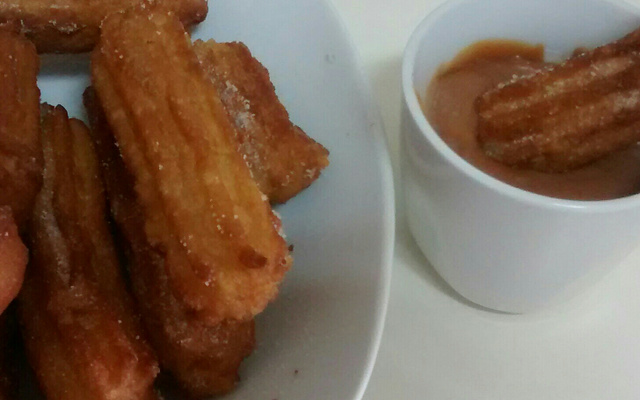 Churros da Dona Florinda (simples e gostoso)