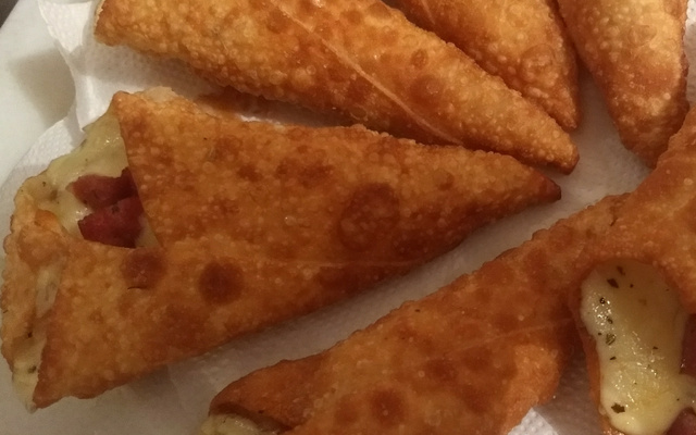 Pizza cone com massa de pastel