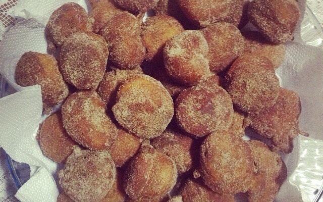 Bolinho de chuva crocante e delicioso