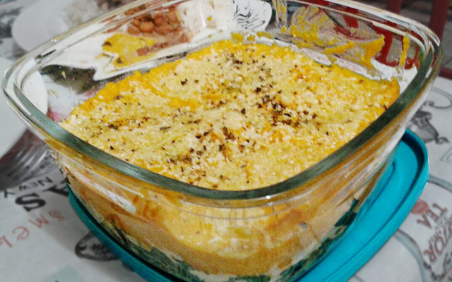 Escondidinho de abóbora com couve e queijo