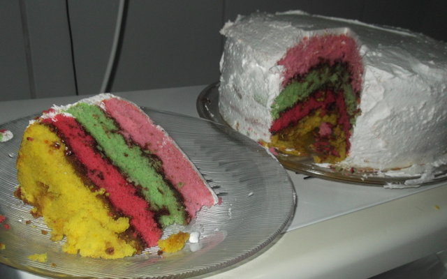 Bolo arco-íris