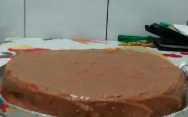 Bolo com cobertura de goiabada