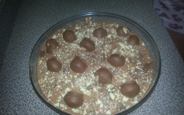 Pavê de creme de avelã e bombom