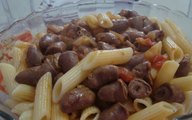 Penne ao molho de coração de frango