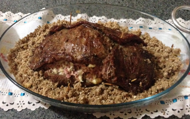 Fraldinha recheada com linguiça e farofa