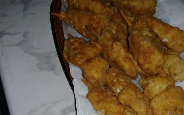 Espetinho de frango empanado