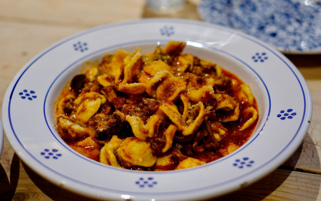 Orecchiette com ragu de linguiça calabresa defumada