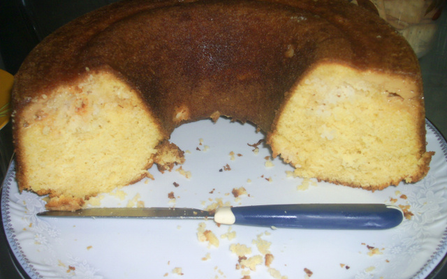 Bolo de coco com leite condensado