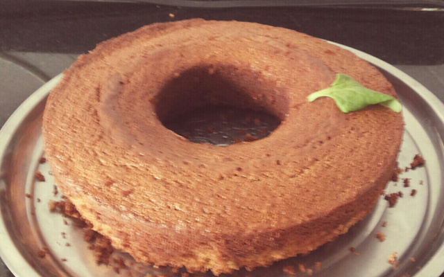 Bolo de talos e folhas de beterraba