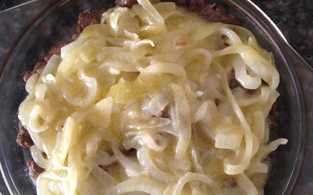 Bife acebolado com molho de maionese