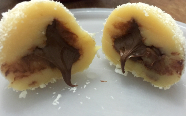 Beijinho de leite ninho com recheio de nutella