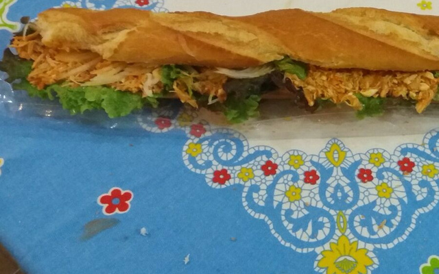 Sanduíche de pão baguete (pão bengala)