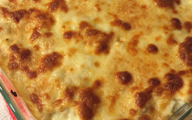 Frango desfiado e gratinado