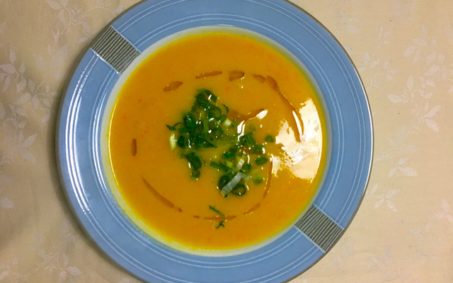 Sopa de mandioquinha com cenoura