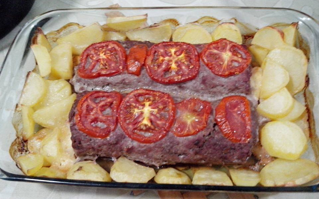 Rocambole de carne moída