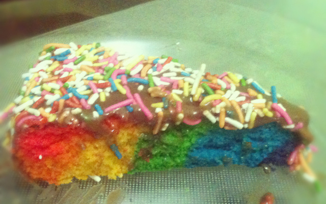 Bolo arco-íris