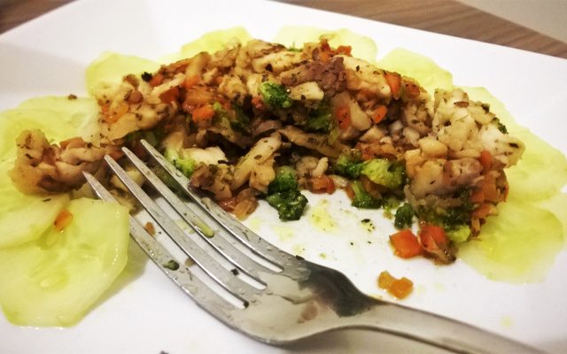 Tilápia com legumes