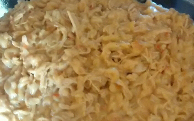 Macarrão com frango na panela de pressão