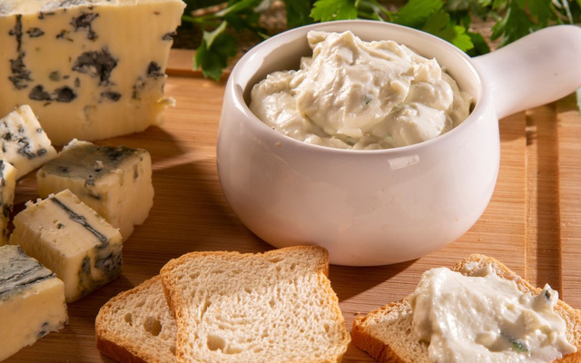 Patê de gorgonzola muito fácil