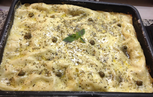 Lasanha 4 queijos ao molho de alcaparras