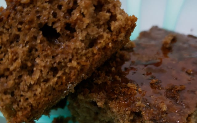 Bolo de chocolate integral com cobertura