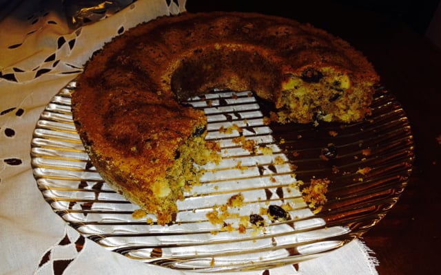 Bolo de maçã com castanha, nozes e canela