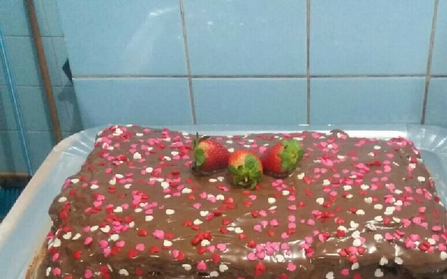 Bolo de chocolate com morango