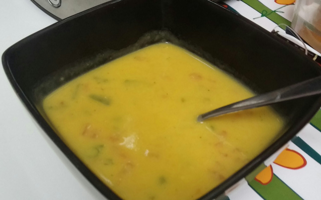 Sopa de inhame, cenoura e creme de leite