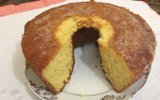 Bolo de laranja com casca fácil