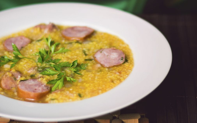 Canjiquinha de milho com costelinha de porco