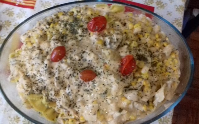 Estrogonofe de frango em farfalle
