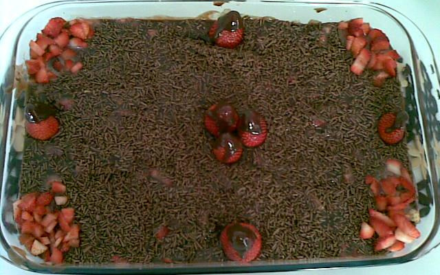 Pavê de morango com chocolate