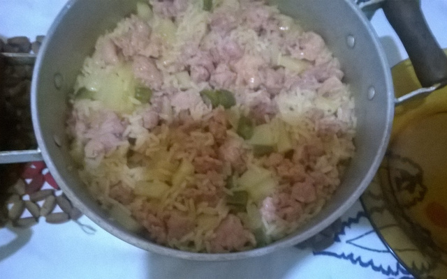 Arroz com linguicinha