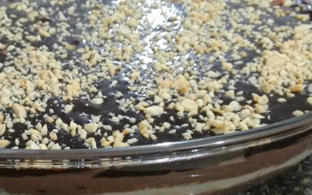 Ovo de Páscoa na travessa