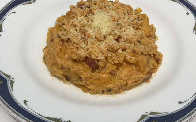 Macarrão quatro queijos com bacon