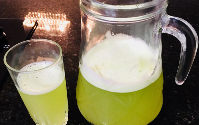 Suco de erva-cidreira (capim cidreira)