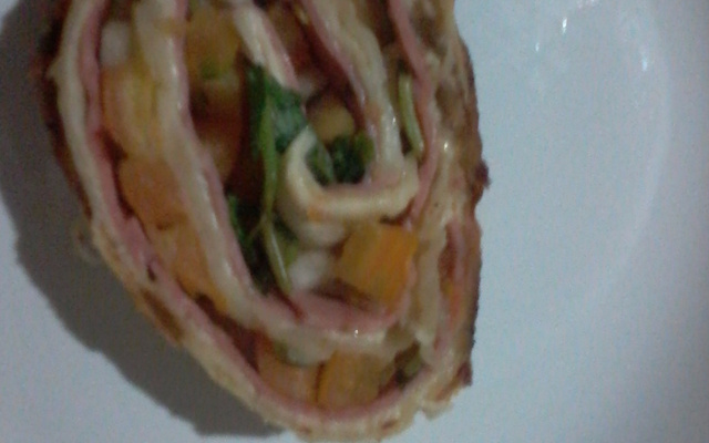 Rocambole  de massa de pastel