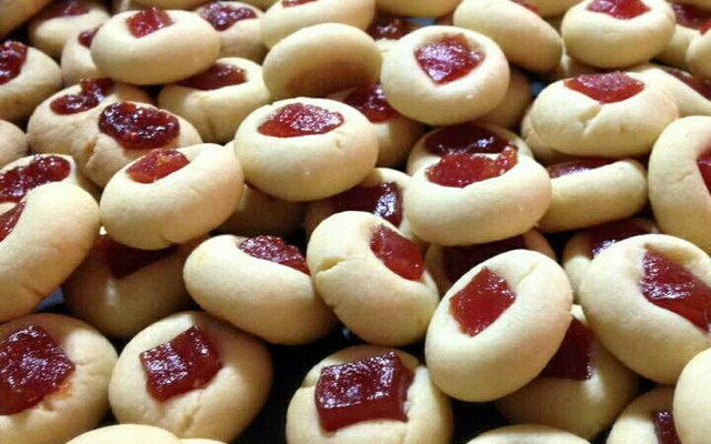 Biscoitinhos amanteigados com goiabada