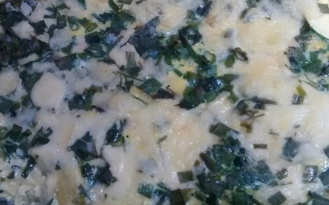 Omelete assado com ervas finas e abobrinhas