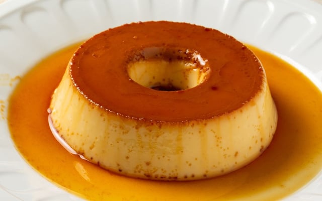 Pudim de pão simples e rápido com textura lisinha