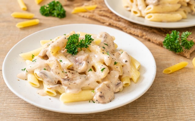 Macarrão ao molho branco