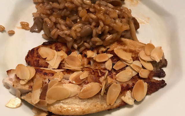 Filé de Peixe Saint Peter com Amendôas e Ervas Finas