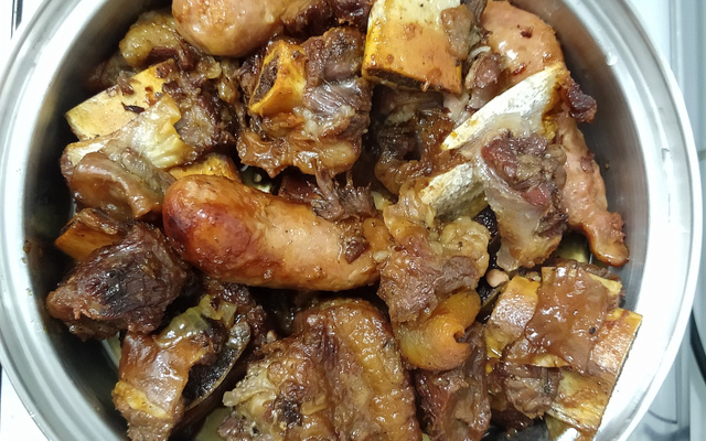 Costela com linguiça na panela de pressão