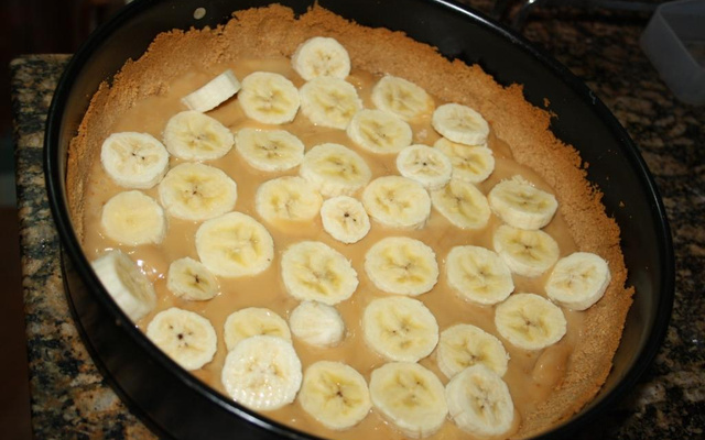 Torta de banana com doce de leite