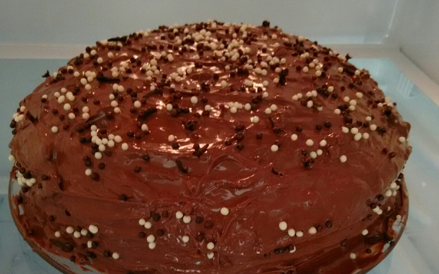 Pão de mel recheado no tamanho de bolo