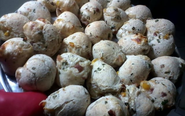 Pão de queijo recheado