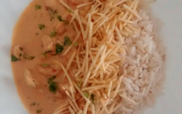 Estrogonofe de camarão havaiano