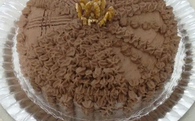 Pão de ló de chocolate com recheio e cobertura