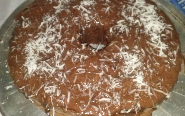 Bolo de chocolate com recheio de doce de leite